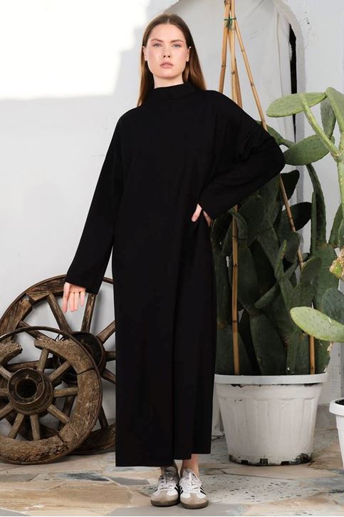Tek Cep Detaylı Yaka Kapalı Oversize Elbise-Siyah