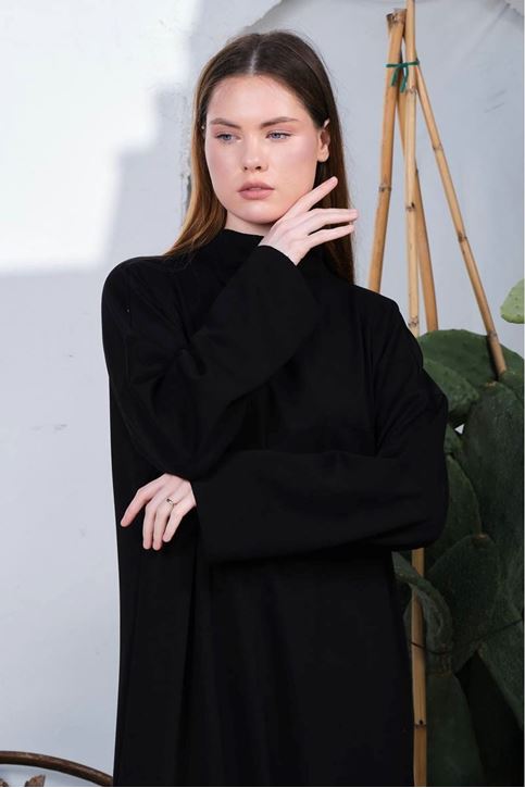 Tek Cep Detaylı Yaka Kapalı Oversize Elbise-Siyah