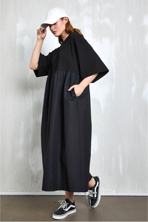 Eteği Koton Kumaş Üst Penye Oversize Midi Elbise-Siyah