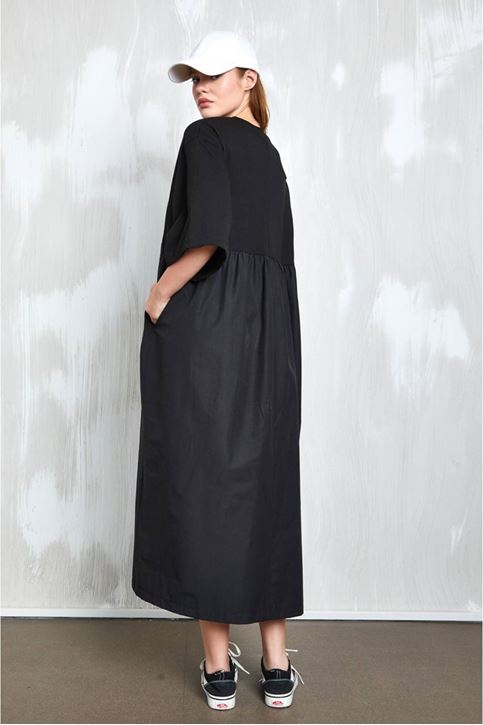 Eteği Koton Kumaş Üst Penye Oversize Midi Elbise-Siyah