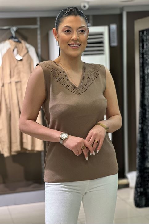 Yaka Dantel Örgü Askılı Triko Bluz-Vizon