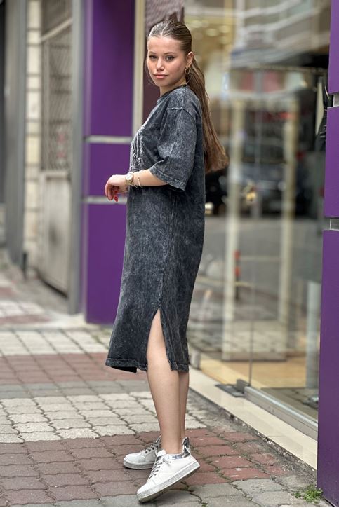 Ön Kaplan Taş Detay Taşlamalı Yırtmaçlı Elbise-Füme