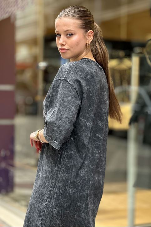 Ön Kaplan Taş Detay Taşlamalı Yırtmaçlı Elbise-Füme