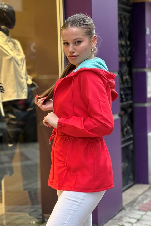 Bel Büzgü Detay Kapşonlu Yağmurluk-Kırmızı