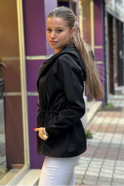 Bel Büzgü Detay Kapşonlu Yağmurluk-Siyah