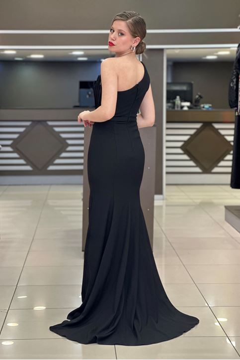 Yaka Detay Yırtmaçlı Uzun Abiye-Siyah