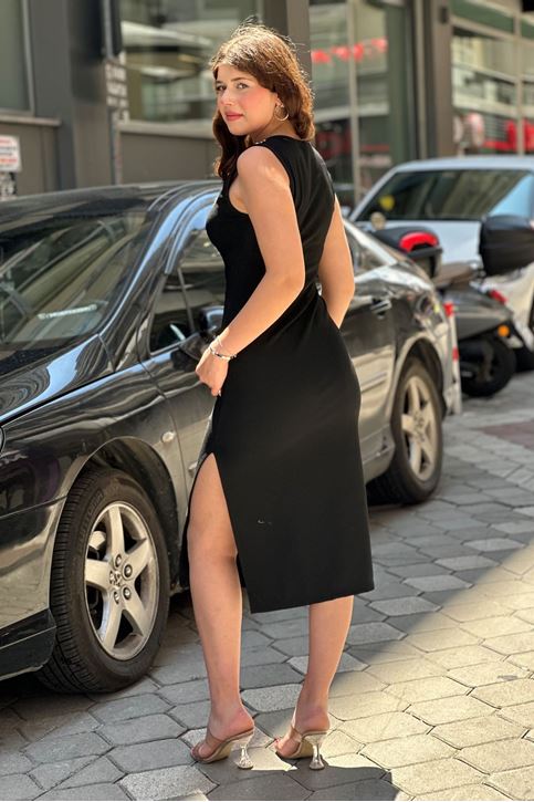 Yaka İnci Detay Pencereli Uzun Yırtmaçlı Elbise-Siyah