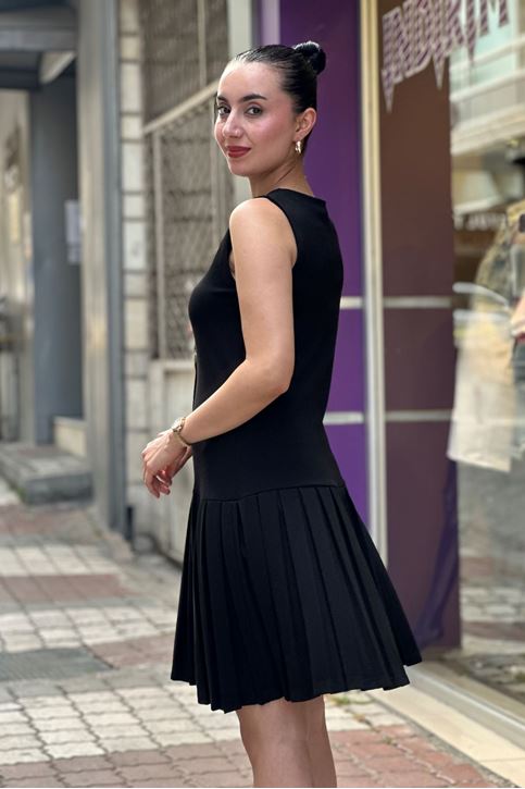 Ön Düğme Detay Eteği Pileli Elbise-Siyah