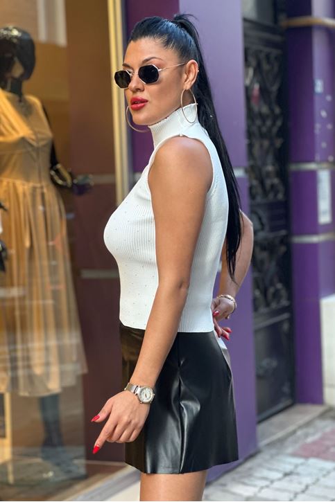 Dik Yaka Ön Taş Detay Triko Bluz-Beyaz