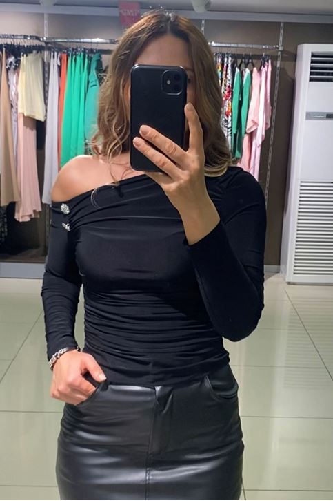 Yakası Düğme Aksesuarlı Sandy Doku Bluz-Siyah