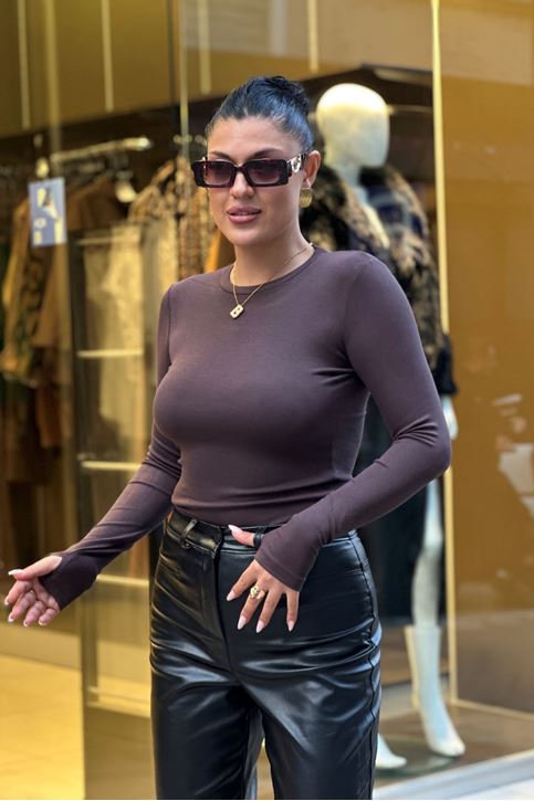 Parmak Geçirmeli Dar Likralı Bluz-Kahve