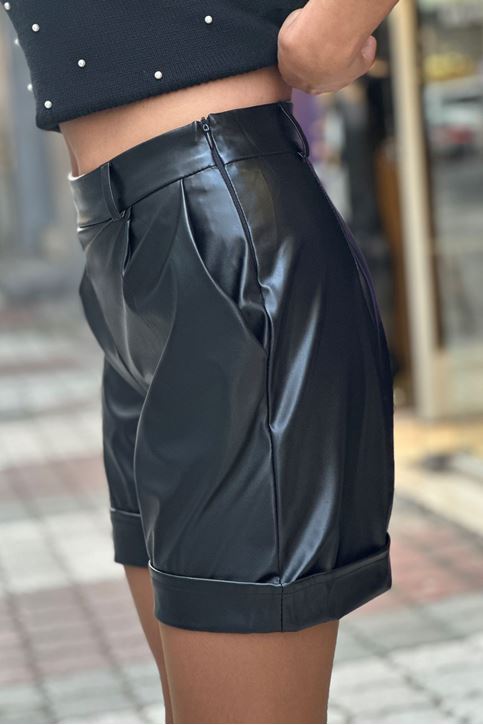 Paçası Katlamalı Yüksek Bel Cepli Deri Şort-Siyah