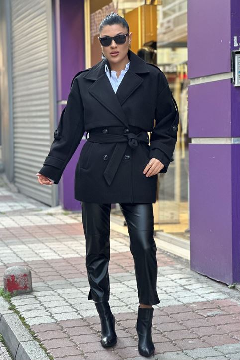 Sırtı Rüzgarlı Kuşaklı Oversize Kısa Kaşe Kaban-Siyah