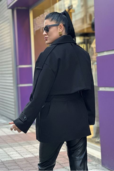 Sırtı Rüzgarlı Kuşaklı Oversize Kısa Kaşe Kaban-Siyah