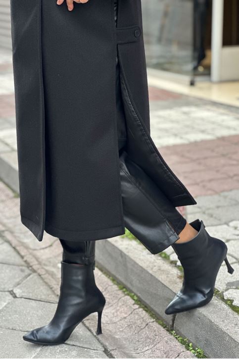 Uzun Yandan Yırtmaçlı Deri Kemerli Kaşe Kaban-Siyah