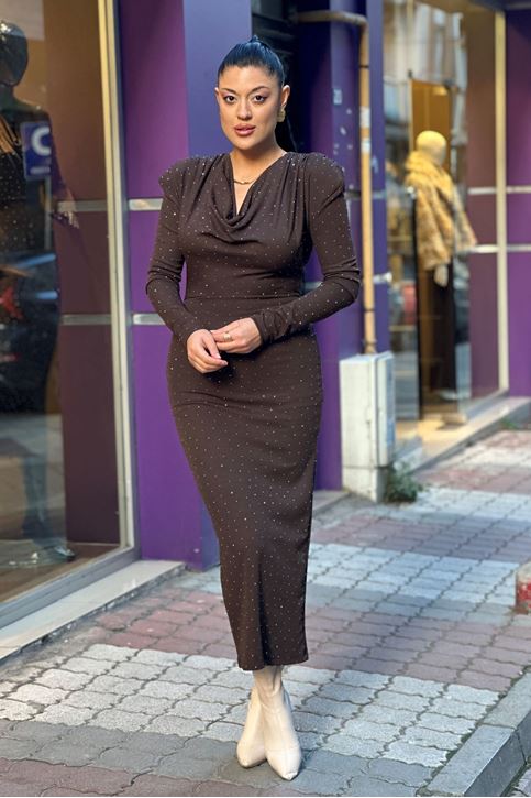 Degaje Yaka Omuz Vatkalı Taşlı Elbise-Kahve