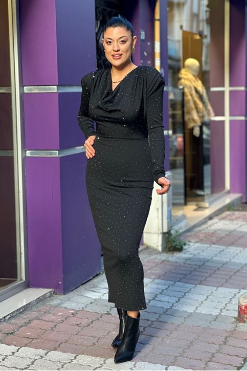 Degaje Yaka Omuz Vatkalı Taşlı Elbise-Siyah