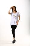 Önü Kuş Nakışlı Yan Yırtmaçlı Yuvarlak Yaka T-shirt-Beyaz