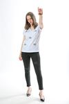 Ön Göz Nakışlı Taşlı V Yaka T-shirt-Beyaz