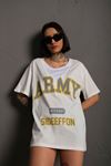 V Yaka Yamalı Yazı Baskılı Tshirt-Beyaz