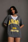 V Yaka Yamalı Yazı Baskılı Tshirt-Gri