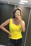 Kare Yaka Yırtmaç Detaylı Askılı Fitilli Triko Bluz-Sarı