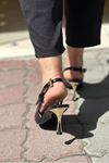 Topuğu Ve Kemeri Gold Detaylı Stiletto-Siyah